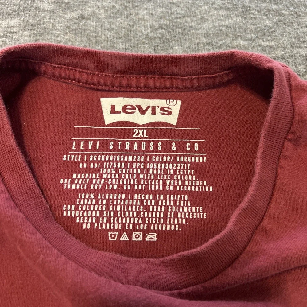 Levi's Men's 2XL‎ Burgundy Short Sleeve Crew Neck Graphic Tee Mountains